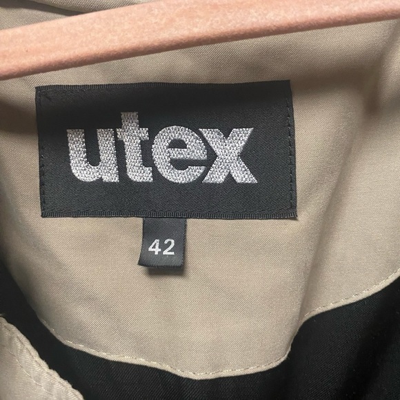 Utex Vintage 90's Taupe Metallic
Windbreaker Overcoat Trenchcoat
Size 42 - Picture 3 of 9